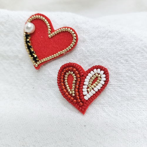 赤いハート2個セット＊ビーズ刺繍ブローチ ブローチ pinco 通販