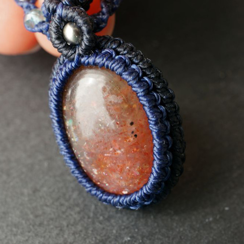 太陽の石＊サンストーンのマクラメネックレス - 南国の太陽