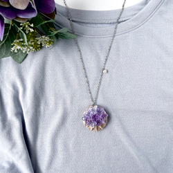 紫陽花と花かごのネックレス 4枚目の画像