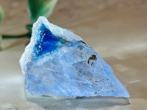 古代の海からの贈り物✨　 フランス産　ブルー ハライト 岩塩 原石 ラフストーン 5枚目の画像