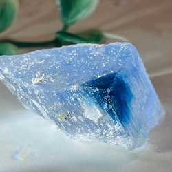 古代の海からの贈り物✨　 フランス産　ブルー ハライト 岩塩 原石 ラフストーン 2枚目の画像
