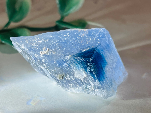 古代の海からの贈り物✨　 フランス産　ブルー ハライト 岩塩 原石 ラフストーン 2枚目の画像