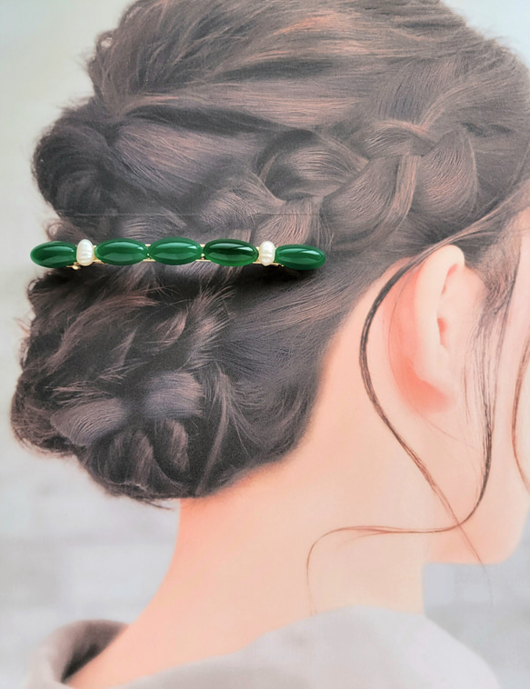 神秘的な翠を身にまとう【ロングタイプ】細身のヘアアクセサリー　ヴィンテージガラスバレッタ　淡水パール 9枚目の画像