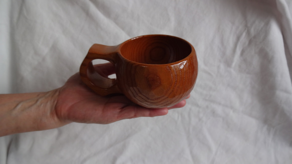本ケヤキの一木彫りコーヒーカップ. 3枚目の画像