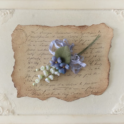 〈染め花〉スズランとスミレとくしゅくしゅリボンのコサージュ(ブルー) 1枚目の画像
