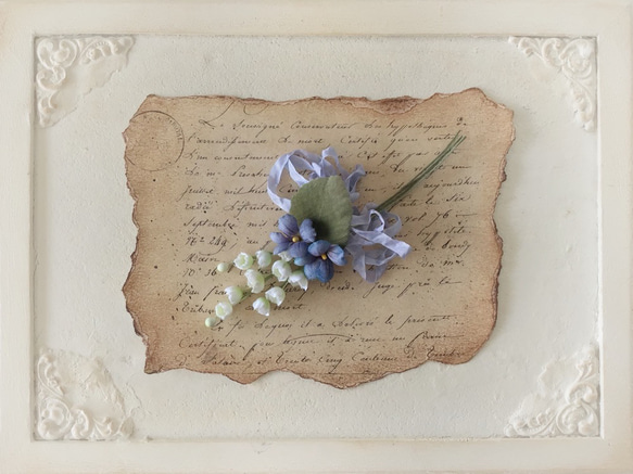 〈染め花〉スズランとスミレとくしゅくしゅリボンのコサージュ(ブルー) 1枚目の画像