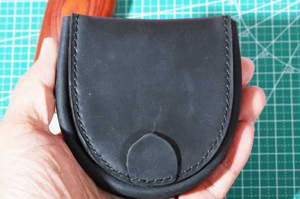 BIG大容量ブライドルレザー新出品手縫い本革 半円型（馬蹄型） 小銭入れ（コインケース）ブラック 9枚目の画像
