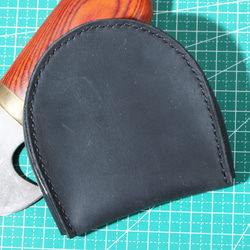 BIG大容量ブライドルレザー新出品手縫い本革 半円型（馬蹄型） 小銭入れ（コインケース）ブラック 4枚目の画像