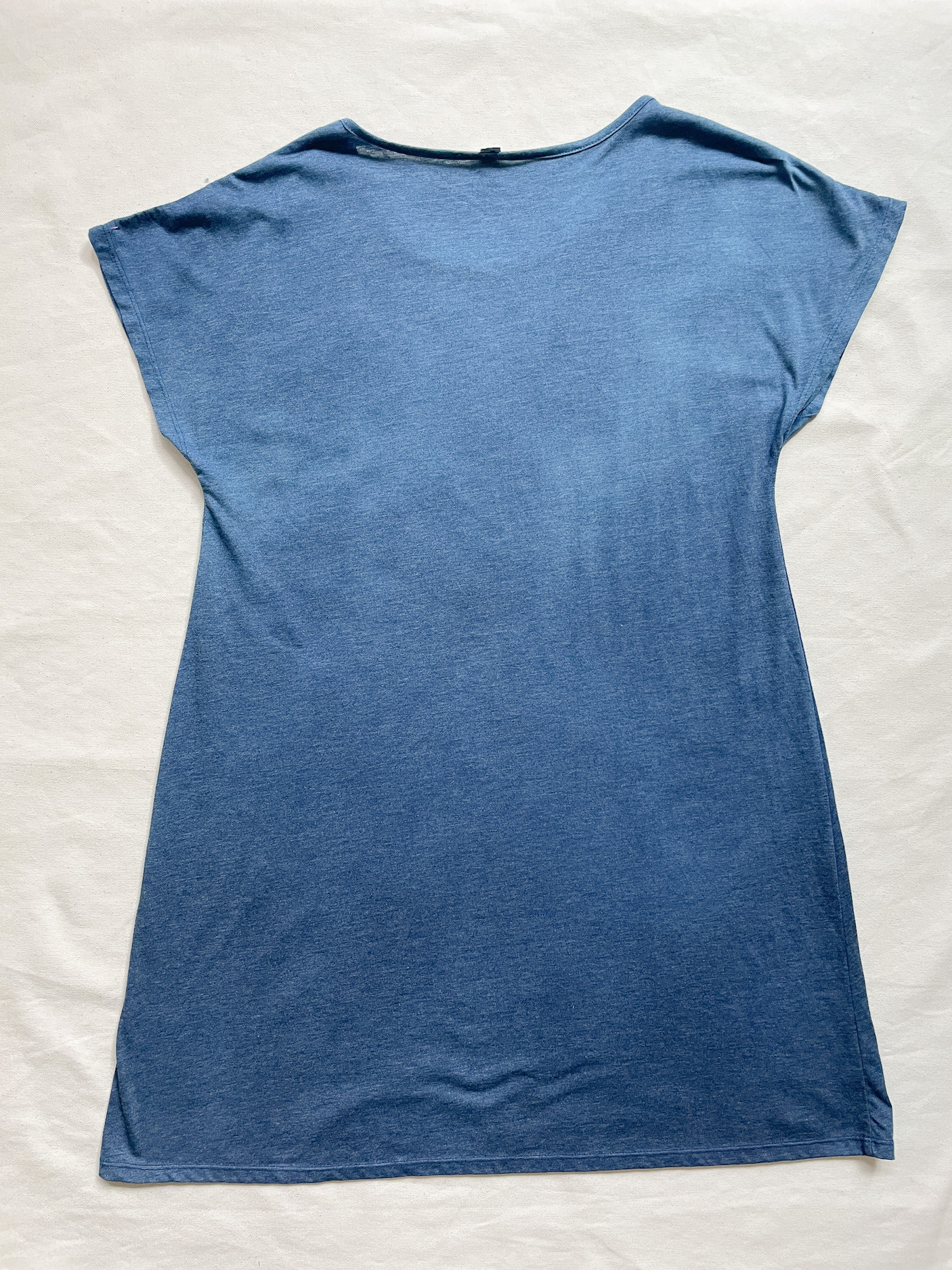 送料無料　飛び跳ねるクジラと三日月　藍染ドルマンワンピース