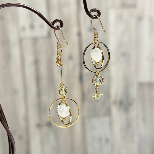 受注製作】くるくるリング月星惑星アシンメトリー☆ピアスor