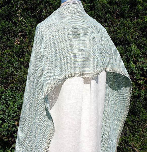 軽やかリネンの手織りストール 雨色ブルーグリーン 11枚目の画像