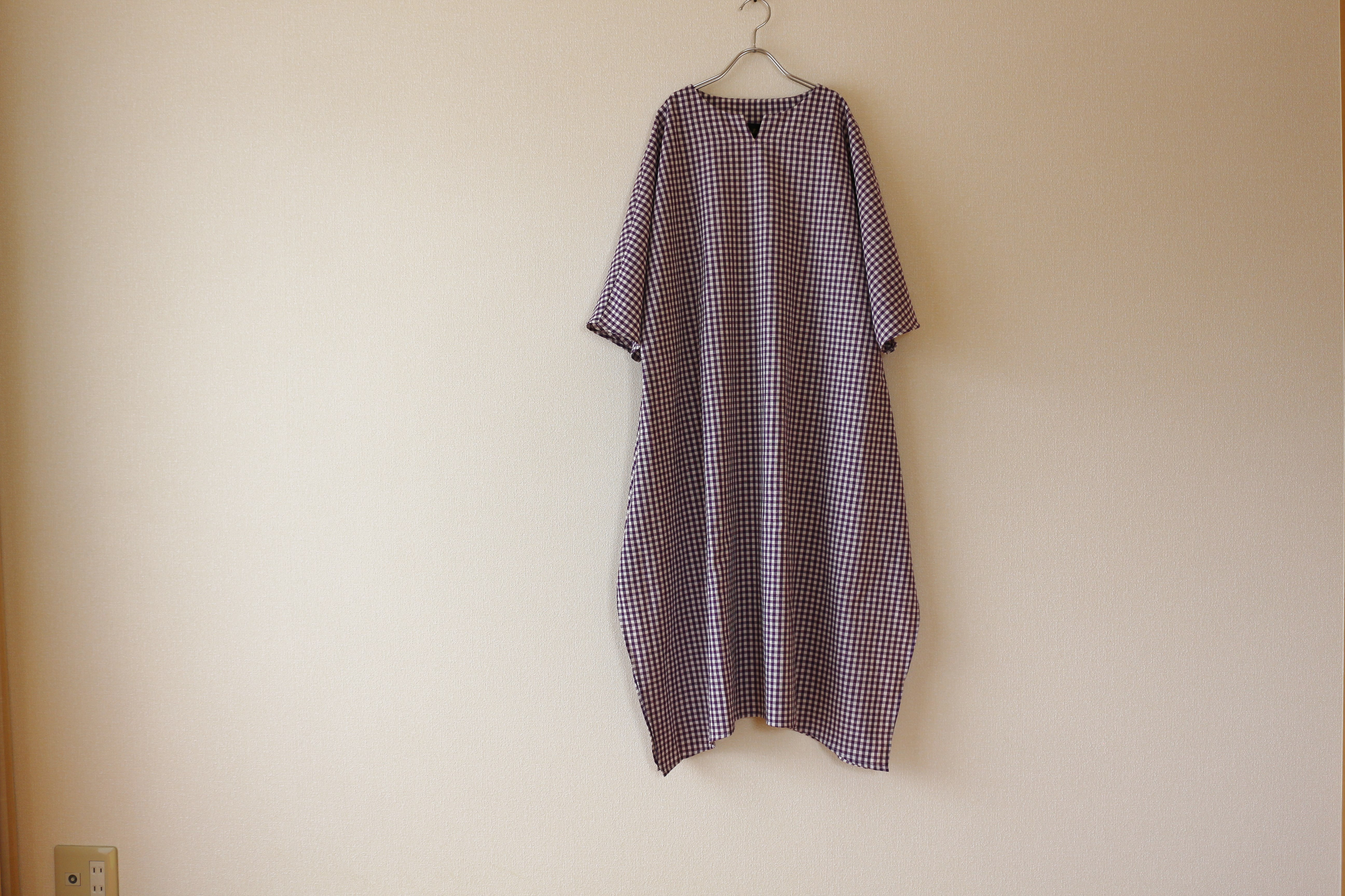 Sale20%オフ　ギンガムチェックのサックワンピース　コットンリネン　パープル