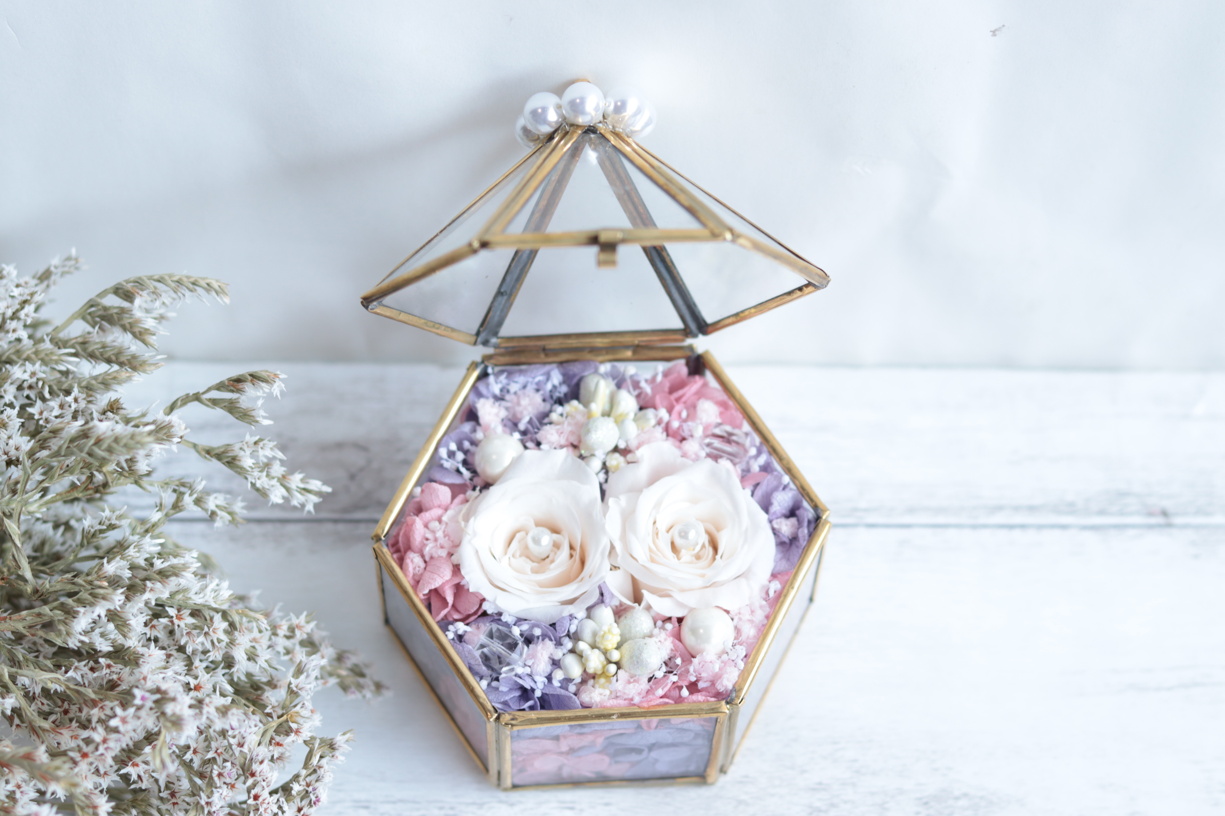 【カラーオーダーＯＫ】“シャンパン&ラベンダーピンク”のリングピロー＊テント型アンティークガラスケースＭ