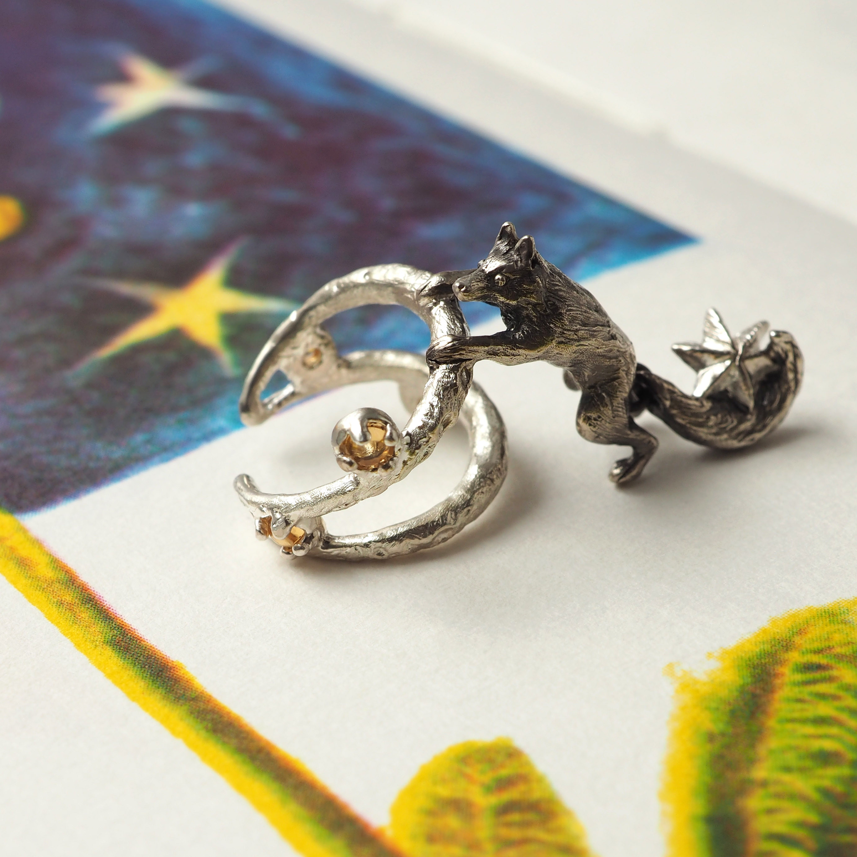 【冬のプレゼント企画開催中】おおかみと星のイヤーカフ（受注制作）