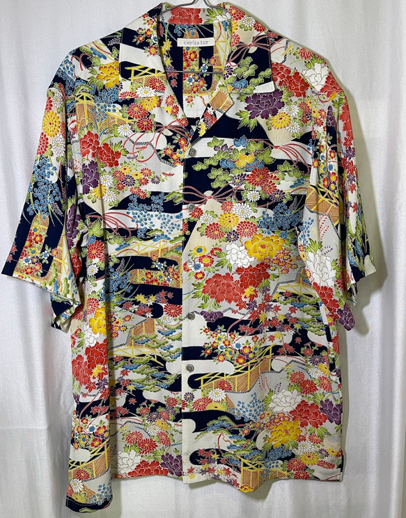 着物リメイク　絹100%　ヴィンテージ着物のアロハシャツ【鮮やかなちりめん】 4枚目の画像