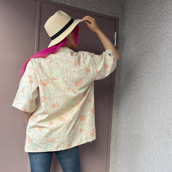 着物リメイク【優しいベージュ系草木柄　紬の着物】アロハシャツ 2枚目の画像
