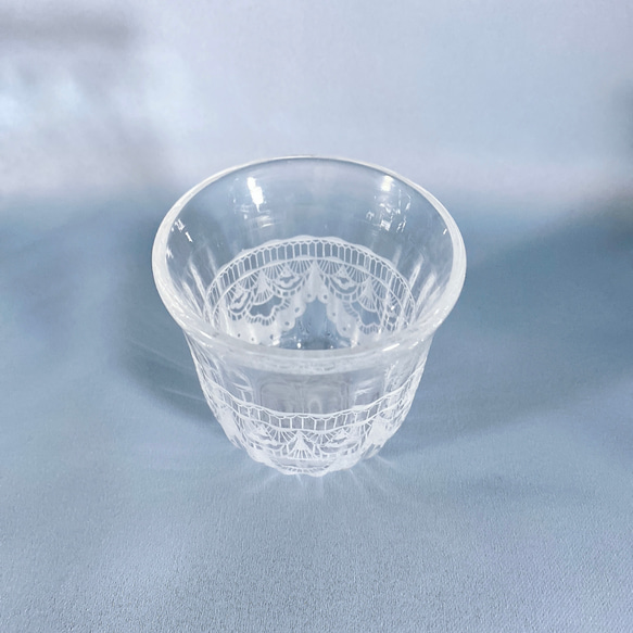 ≪紡-つむぎ≫  レース模様のグラス-ぐい呑み- 吹きガラス 2枚目の画像