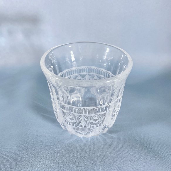 ≪紡-つむぎ≫  レース模様のグラス-ぐい呑み- 吹きガラス 1枚目の画像