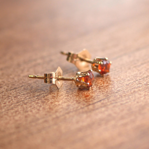 ピアス☆クリノヒューマイト（3mm）14kgf ピアス（スタッド・一