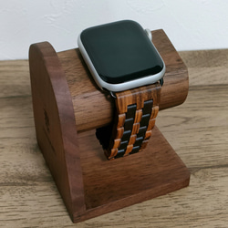 【AppleWatch専用】EINBAND 木の置物 アップルウォッチ 充電 スタンド インテリア【クルミ】 2枚目の画像