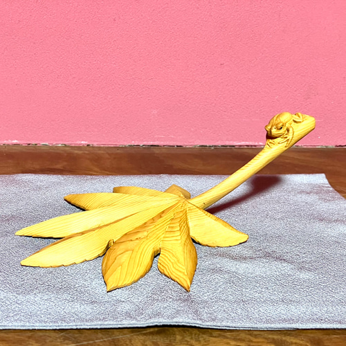 一位一刀彫 八ツ手に蛙 その他置物 木彫り nao 通販 15992391