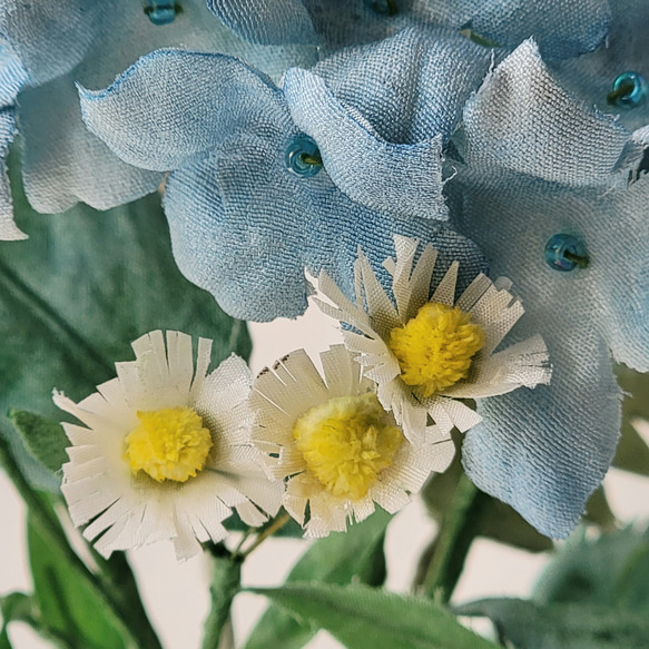 産地直送の布の花屋さん　紫陽花とヒメジョン　絹 4枚目の画像