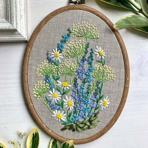 受注製作】summer garden 涼やかなブルーフラワー 手刺繍タペストリー