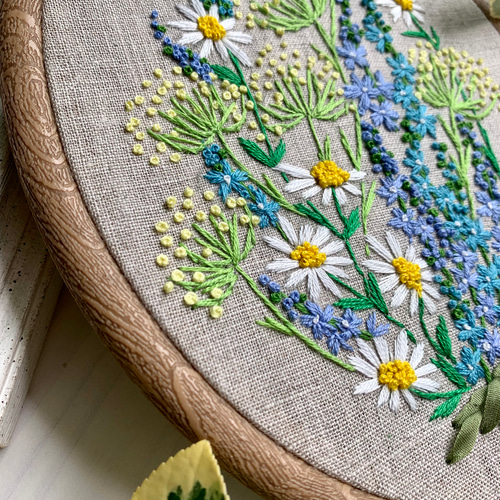 受注製作】summer garden 涼やかなブルーフラワー 手刺繍タペストリー