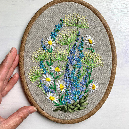 受注製作】summer garden 涼やかなブルーフラワー 手刺繍タペストリー