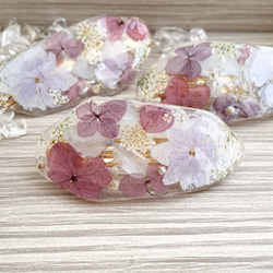 八重咲き紫陽花のクリアバレッタ／ヘアクリップ 1枚目の画像