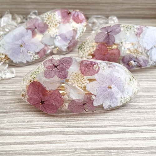 八重咲き紫陽花のクリアバレッタ／ヘアクリップ ヘアクリップ・バナナ 
