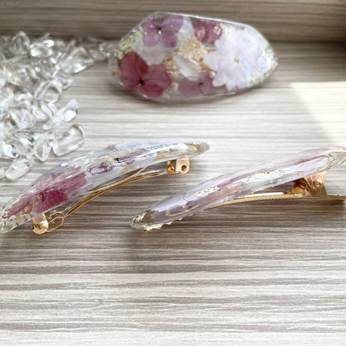 八重咲き紫陽花のクリアバレッタ／ヘアクリップ ヘアクリップ・バナナ 