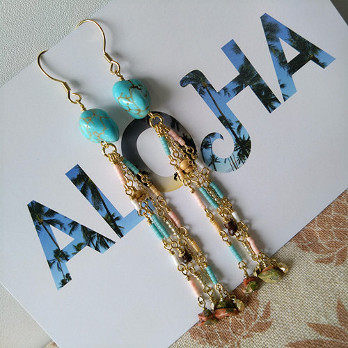 天然石の花束ピアス(くすみカラー) くすみ色ビーズと天然石のピアス/イヤリング ピアス（フック・チェーン