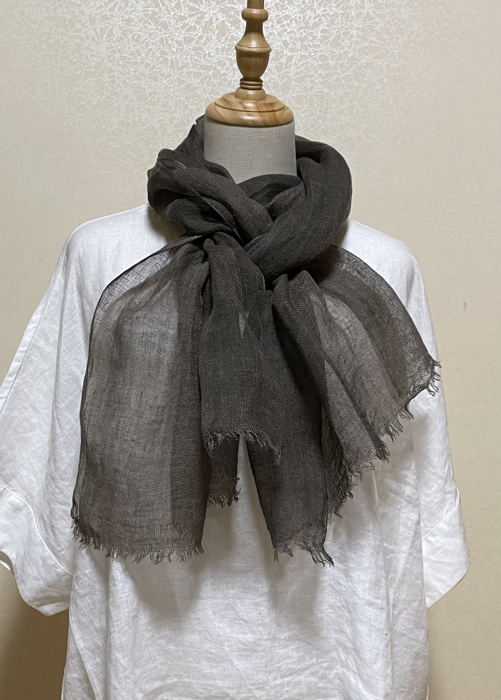 「お買い得・送料無料」草木染リネンストール・マロングレー