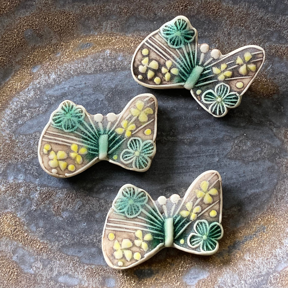蝶々のブローチ(陶器) 5枚目の画像