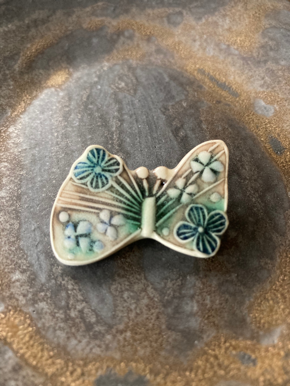 蝶々のブローチ(陶器) 11枚目の画像