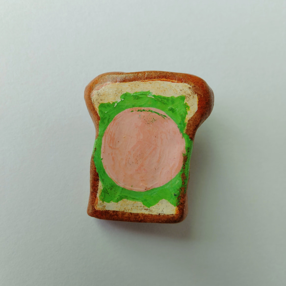 ハム　レタス　トースト　陶器　粘土　ブローチ 1枚目の画像