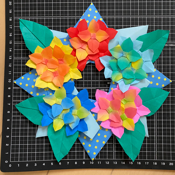 折り紙 リース 色とりどりの紫陽花　6月 壁面飾り 送料無料 2枚目の画像