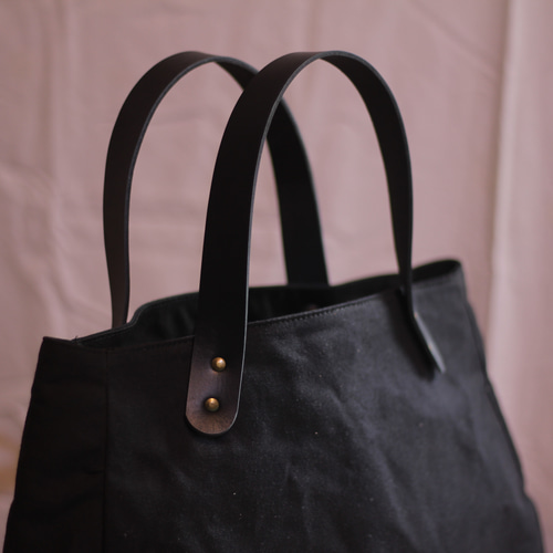 ころんバッグ Mサイズ パラフィン帆布 黒 黒 トートバッグ naokaban