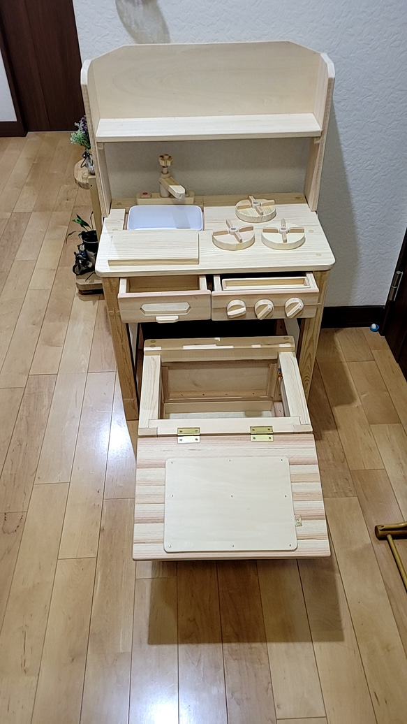 【受注製作】手作り木製ままごとキッチン&イス 3枚目の画像