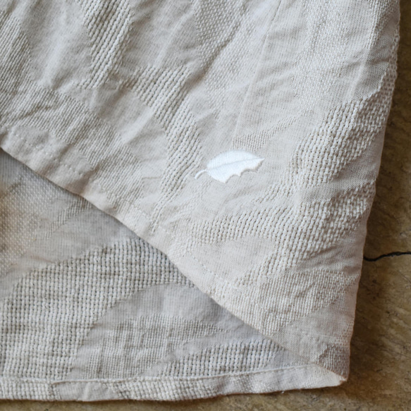 綿麻素材が清涼感を演出する桐生織Aラインブラウス【SOL253S】 10枚目の画像