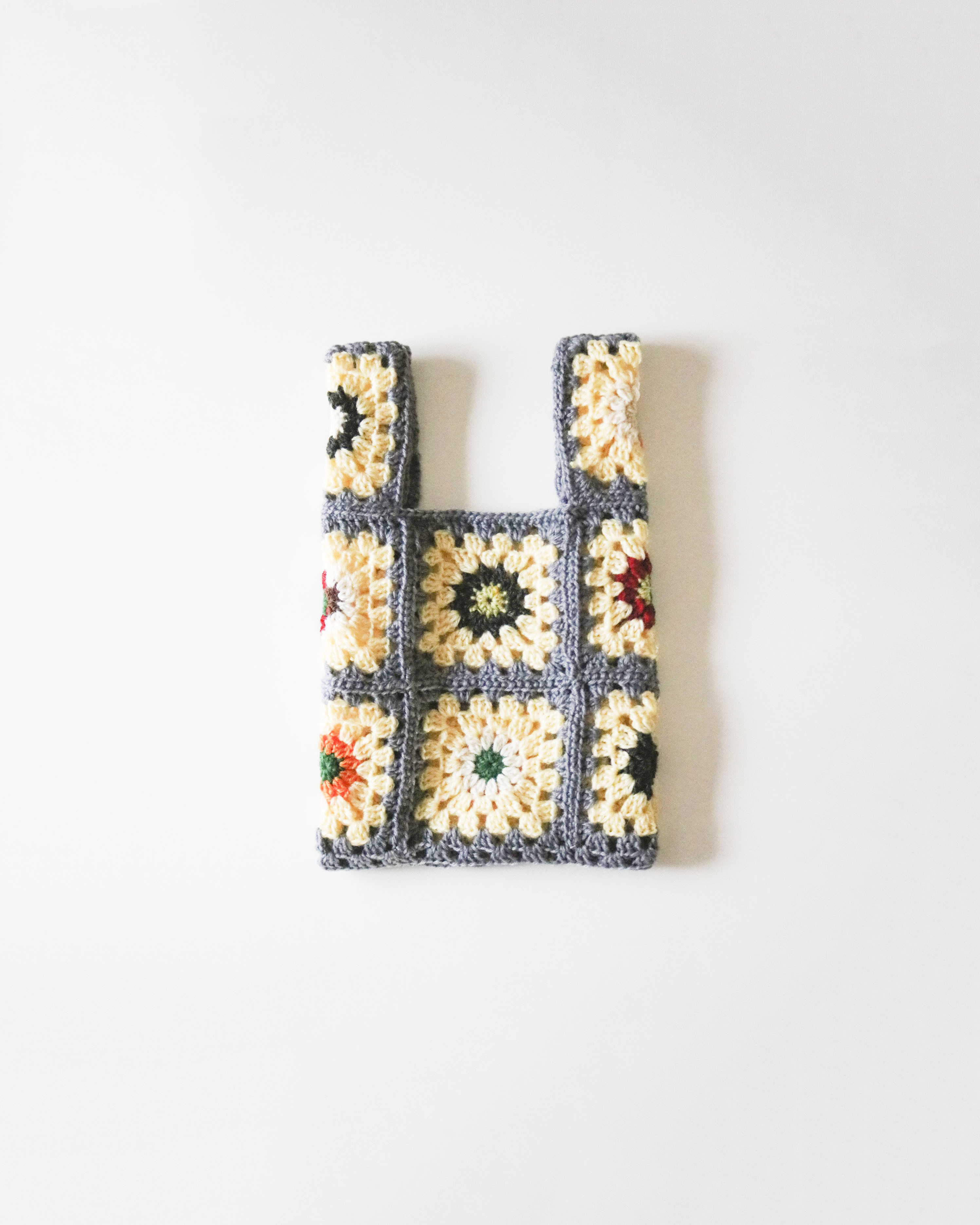 小さなお花のクロシェバッグ gray×light yellow／クロシェ