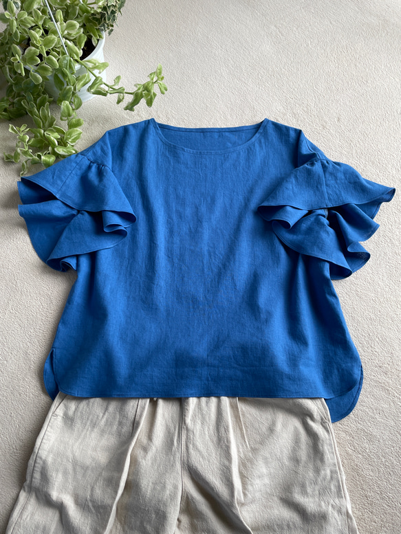 『晴れやかブルー2024』ワッシャータンブラーコットン送料無料新色素敵なフリル袖のブラウスロイヤルブルー 1枚目の画像