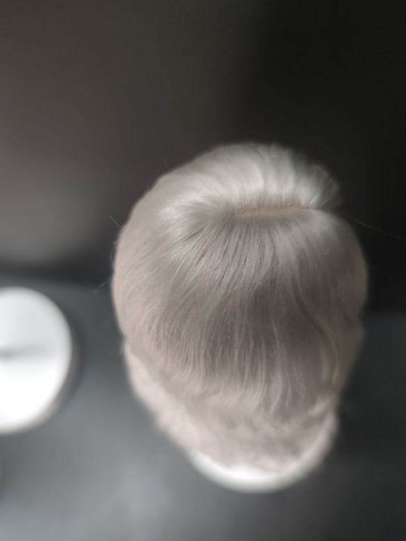 bjd人形 ドールウィッグ 多量版　バウンシーヘアネット シルバーホワイト シルバーグレー 中分け  頭皮シミュレーショ 4枚目の画像