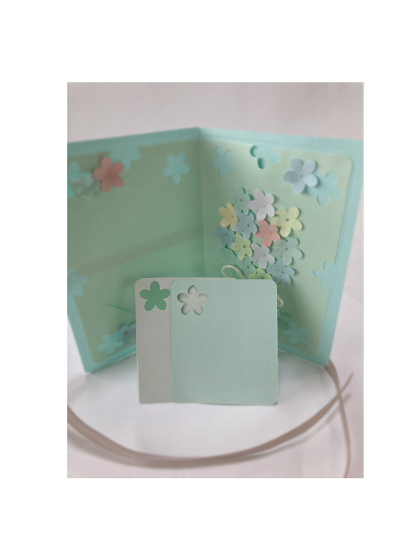 二つ折りメッセージカード、お誕生日お祝い、ご出産お祝いのメッセージカード等に。 4枚目の画像