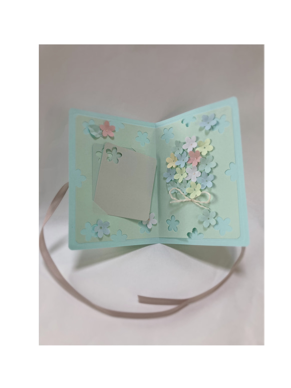 二つ折りメッセージカード、お誕生日お祝い、ご出産お祝いのメッセージカード等に。 1枚目の画像