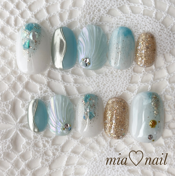 オーロラカラーとキラキラシェルの夏ネイル（ライトブルー） ネイル