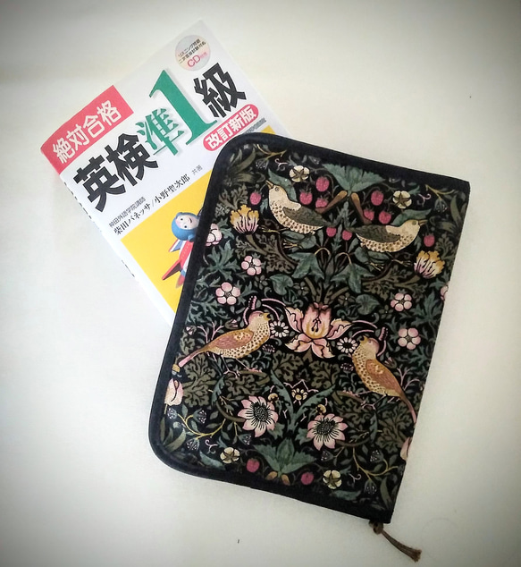 受注生産）ファスナーで開閉するブックカバー（A5判参考書、専門