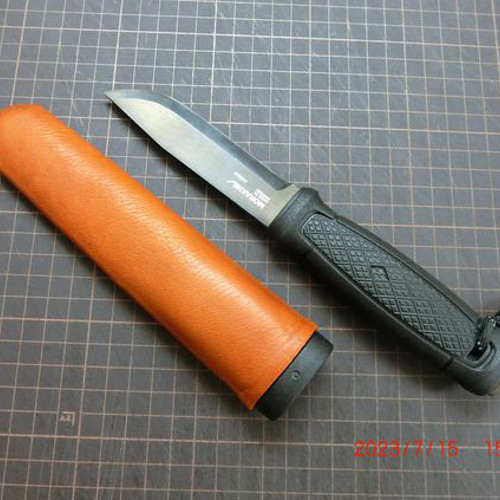 モーラナイフ ガーバーグ ステンレス 毛皮 愛用装備は他人と被りたく  