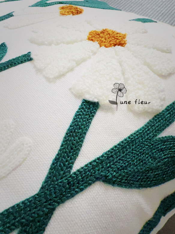 クッションカバー刺〓45ｘ45　ニット素材　白い花柄　シンプル　インテリア雑貨　北欧風　ins　厚手　おしゃれなクッショ 2枚目の画像